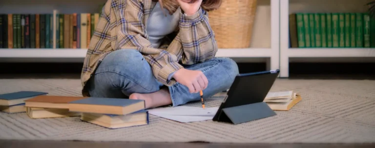 Proofreading an Essay : Key Elements for University Students